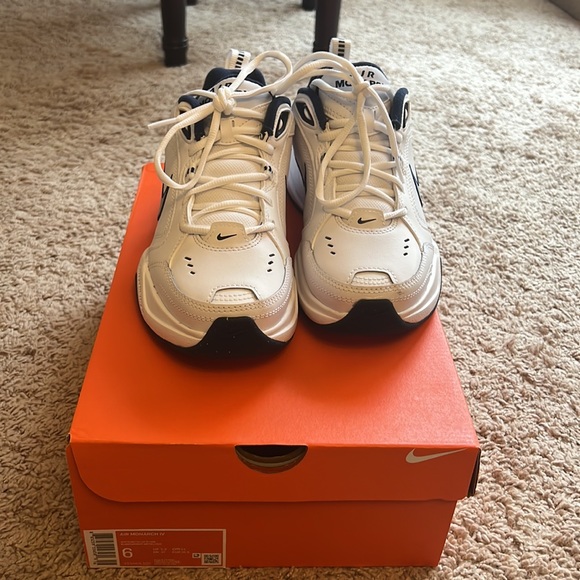 Air Monarch IV White Navy. Authentic ( With Stock X authentication) - Picture 4 of 7